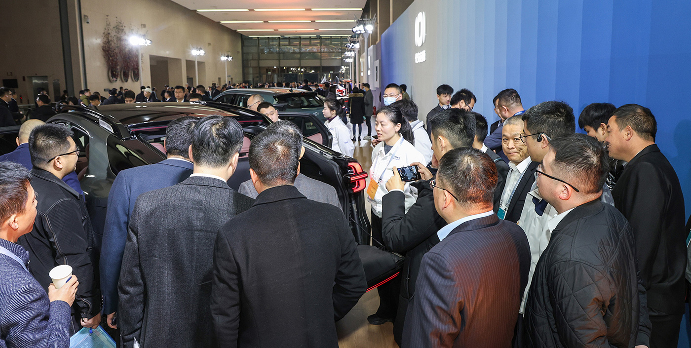 实施“215”伙伴行动,2024年实现新跃迁