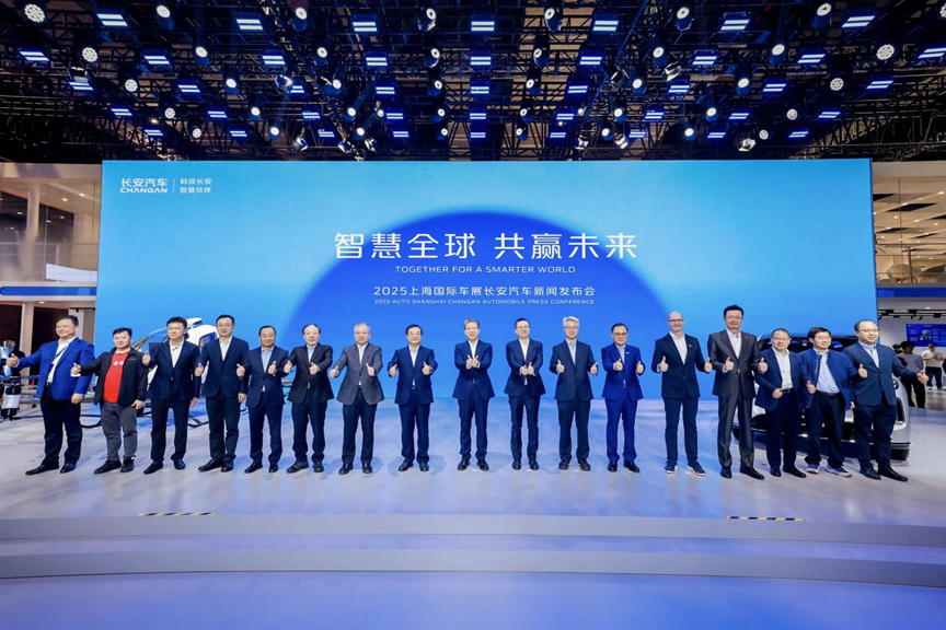 满配黑科技的长安展台将智能化水平推向新高