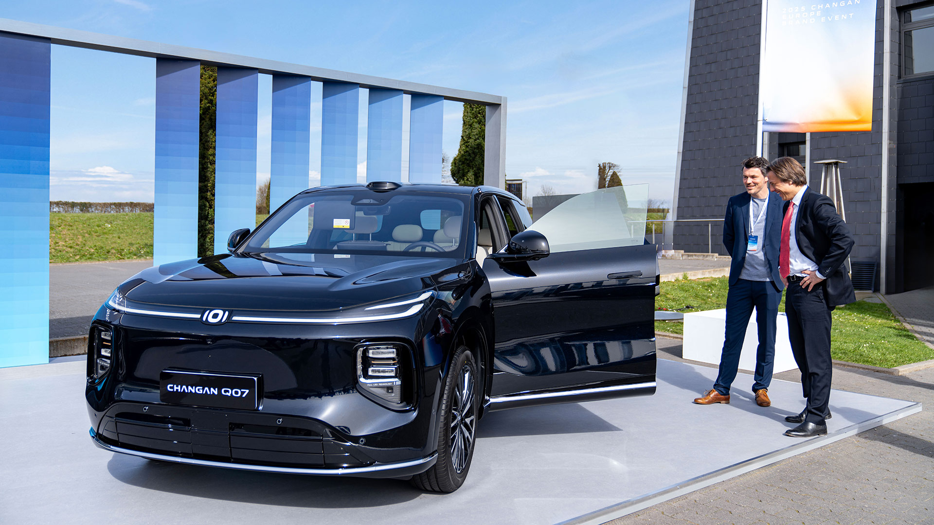 长安汽车已掌握脉冲加热技术,插电、增程一体化技术,金钟罩电池技术,打造了智能数智化平台——SDA,构建了天枢大模型