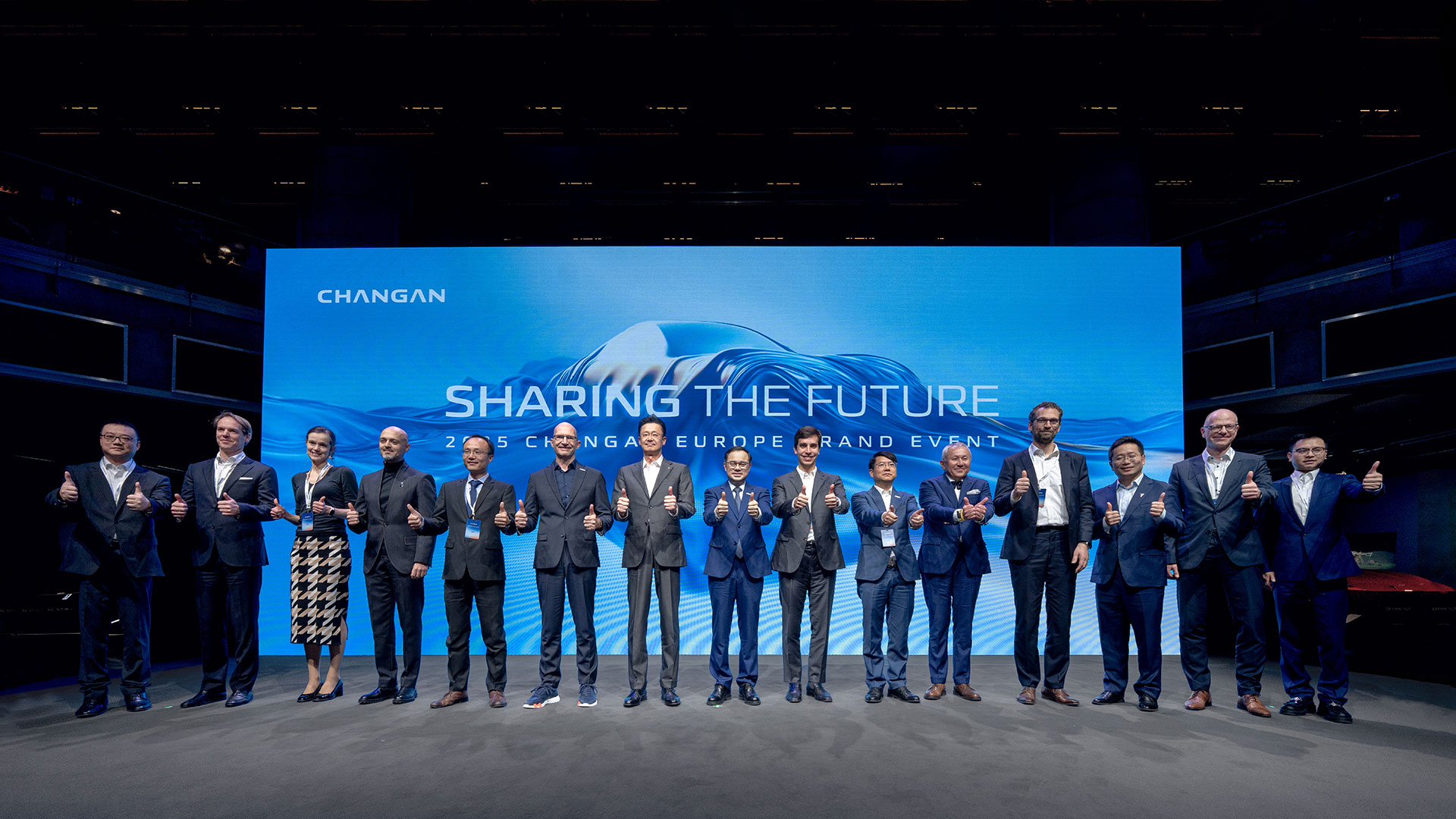 长安汽车一直在欧洲招募和组建本地团队,并与领先的服务供应商达成协议,致力于为欧洲客户和合作伙伴提供完整的服务