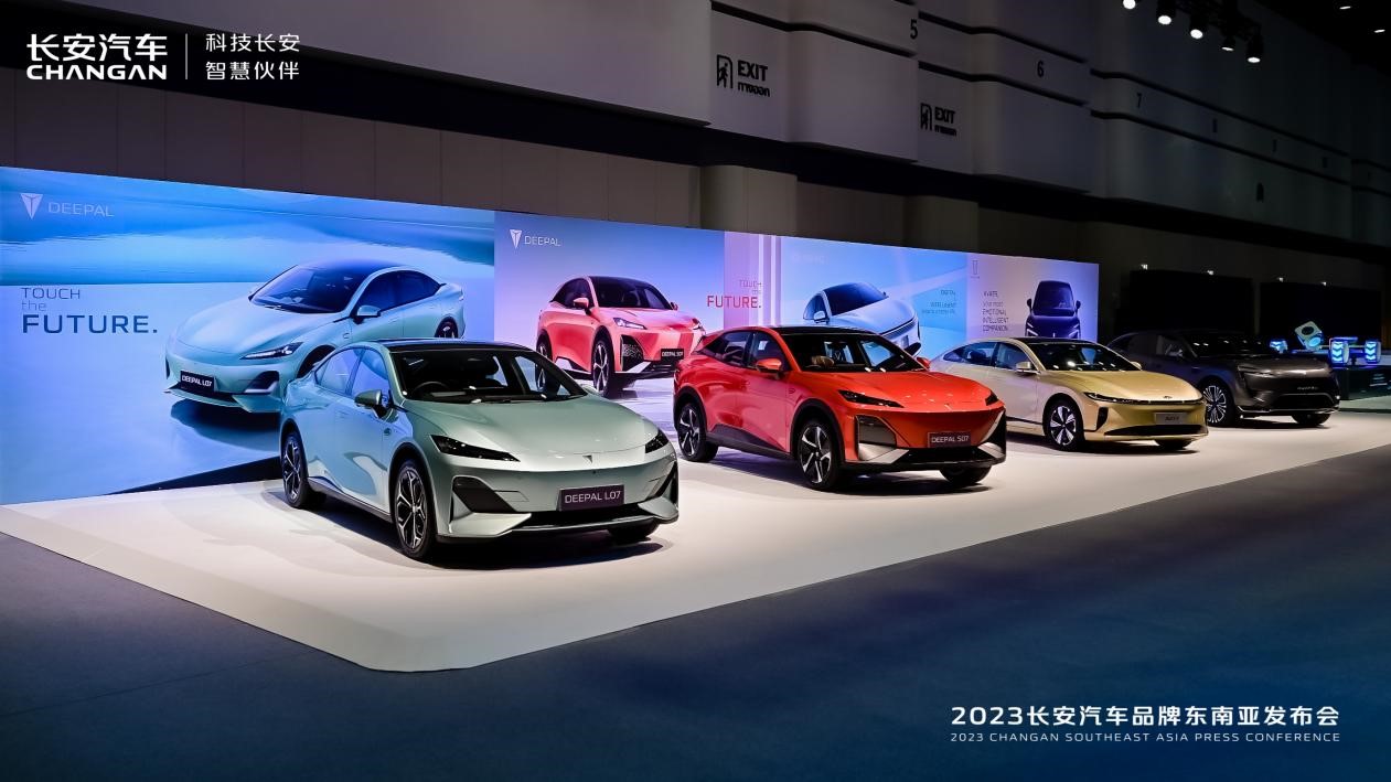 “右舵深蓝”惊艳亮相,多款重磅新车闪耀异国舞台