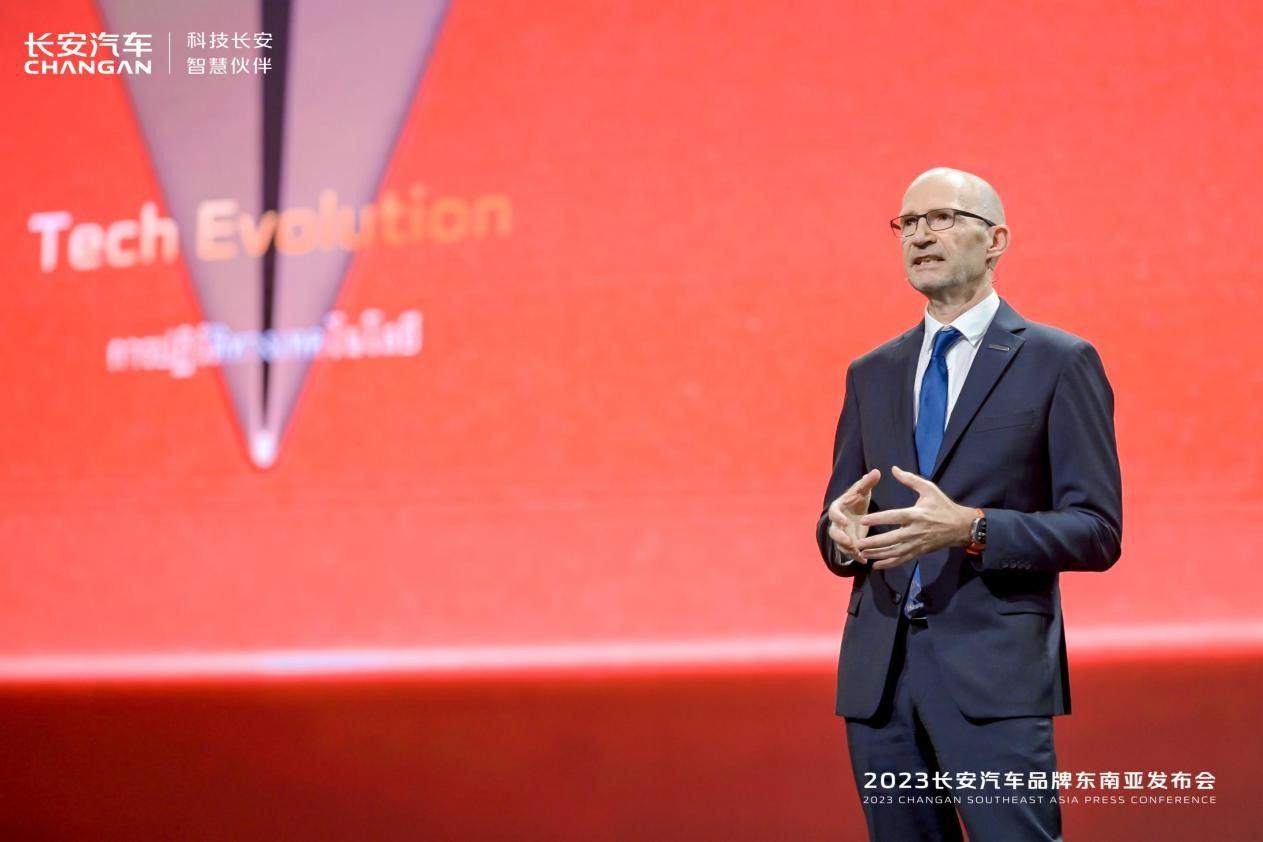 “右舵深蓝”惊艳亮相,多款重磅新车闪耀异国舞台